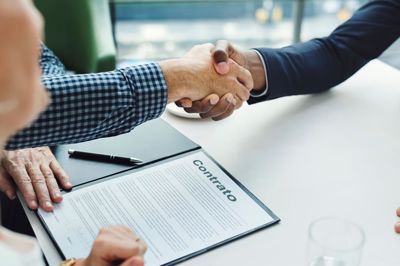 Abogados en Cumplimiento de Contrato